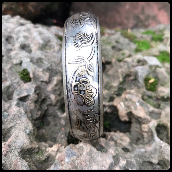 Silver toned bangle bracelet - Picture 2 of 7